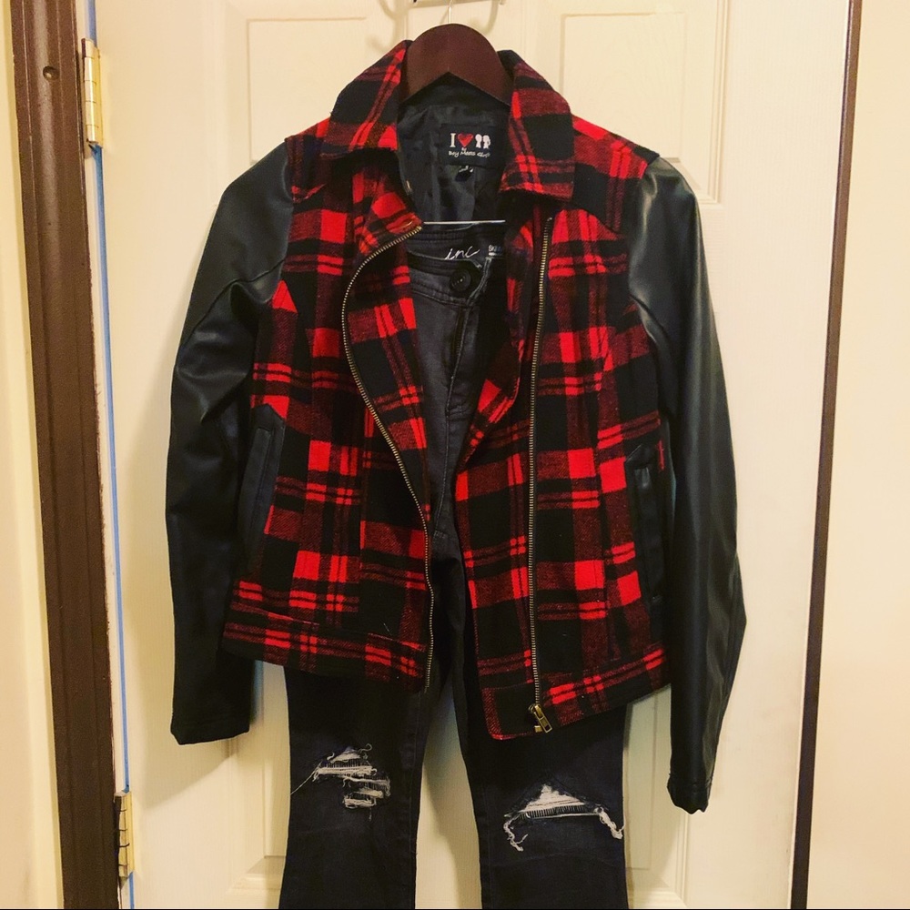 Stunning 2 piece ripped Jean outfit.